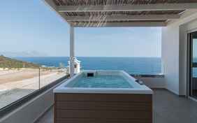 Bedachte private Terrasse der Executive Suite mit beheizbarem Außenwhirlpool